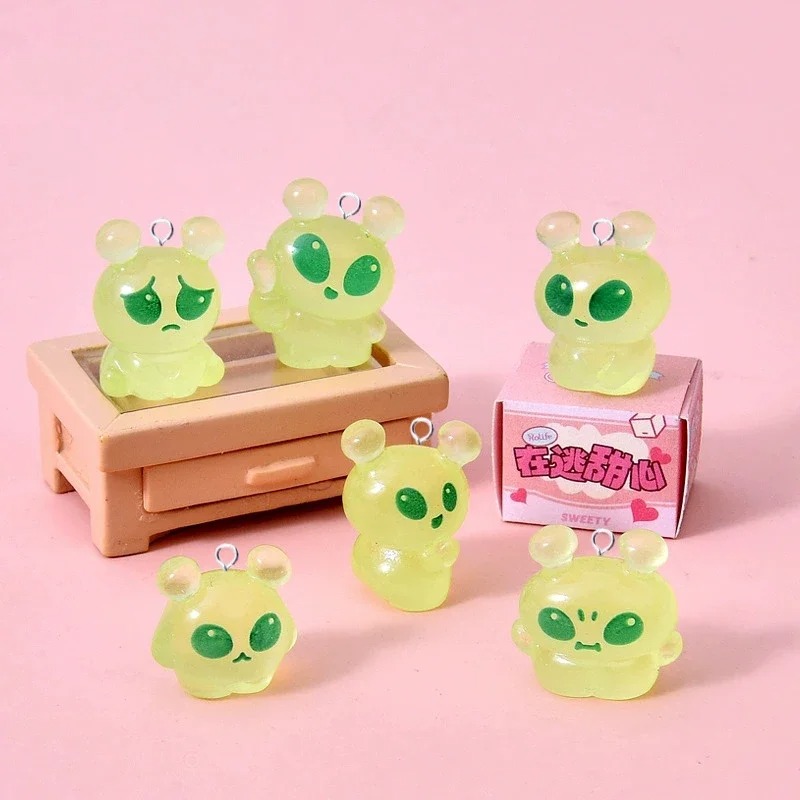 Resin Craft Projects - 10 adet sevimli Mini yeşil uzaylı